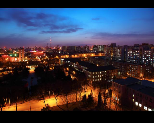 图:北邮实验室眺望西山夜景